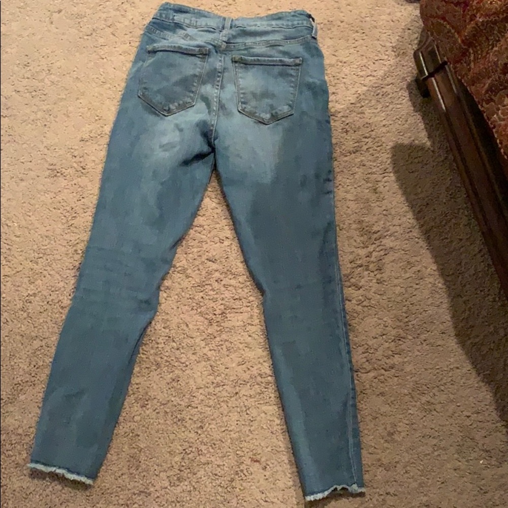Mid rise blue jeans